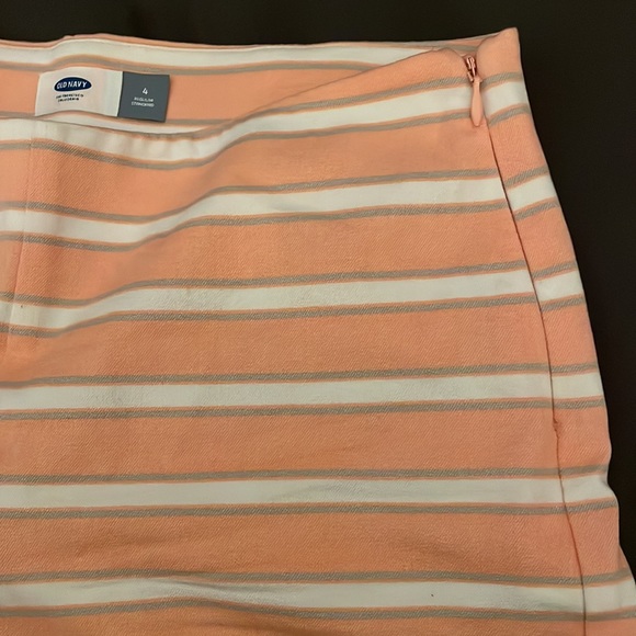 Old Navy high-waisted cotton orange and white striped shorts, size 4 - Picture 3 of 3